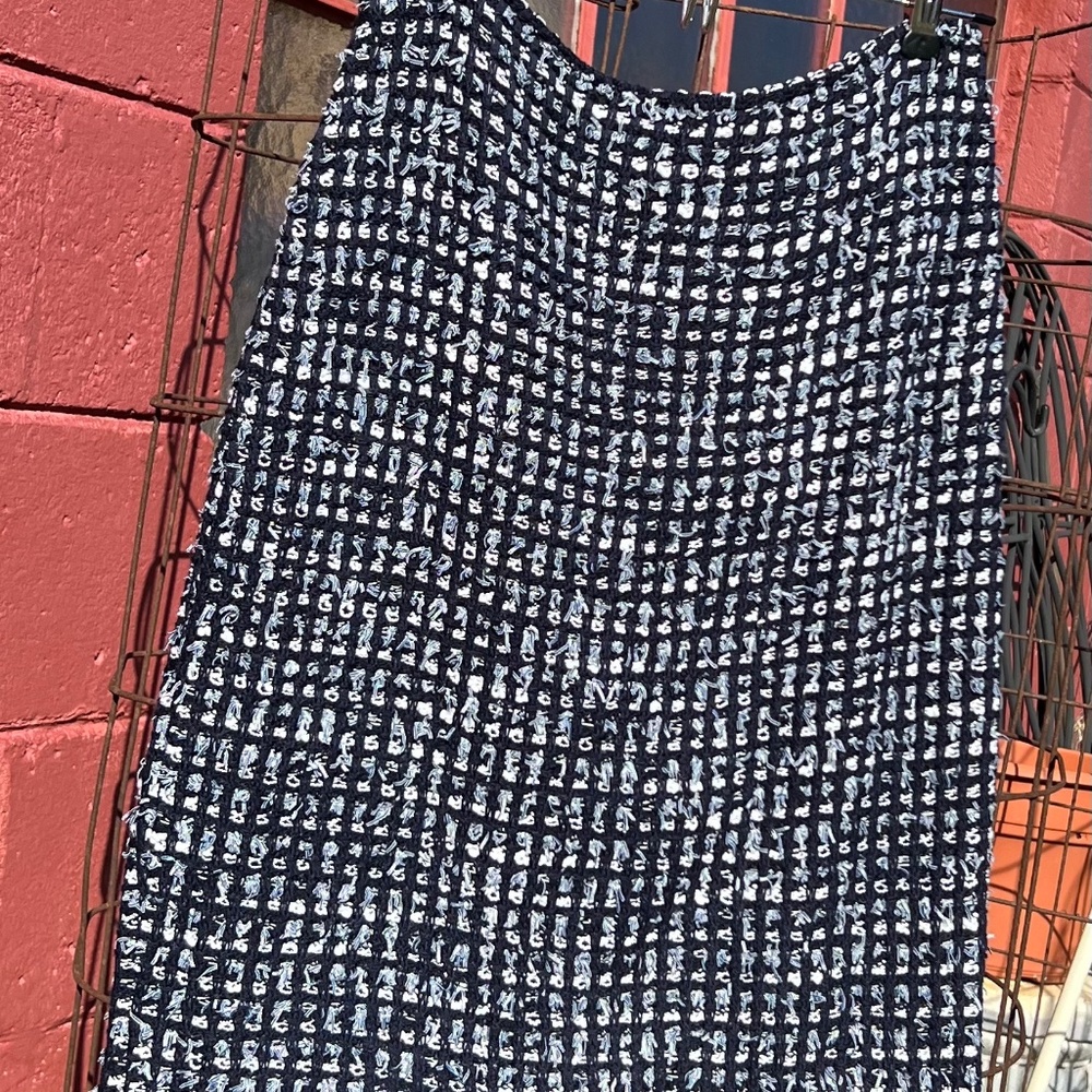 Fabulous St Johns boucle pencil skirt, size 2, Black and white tweed